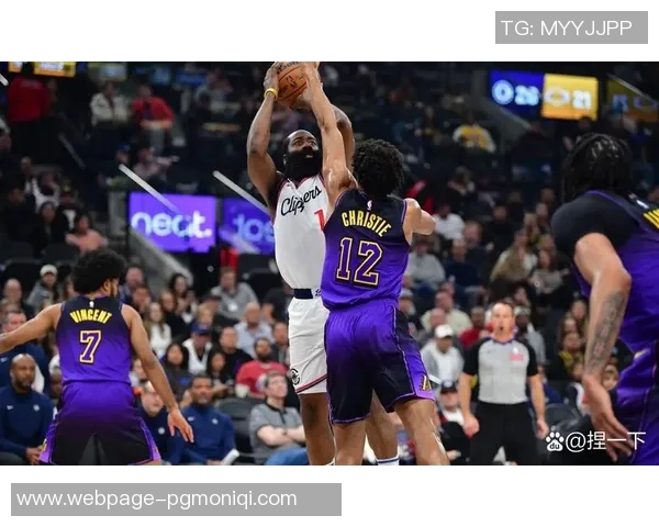 CCTV5直播快船与鹈鹕激战精彩瞬间回顾与赛后分析 CCTV5直播快船与鹈鹕激战精彩瞬间回顾与赛后分析